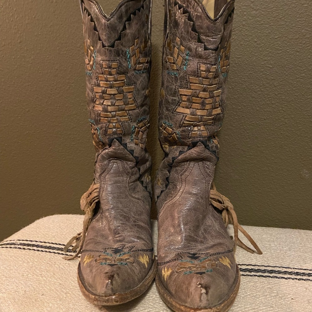 Women’s snip toe boot